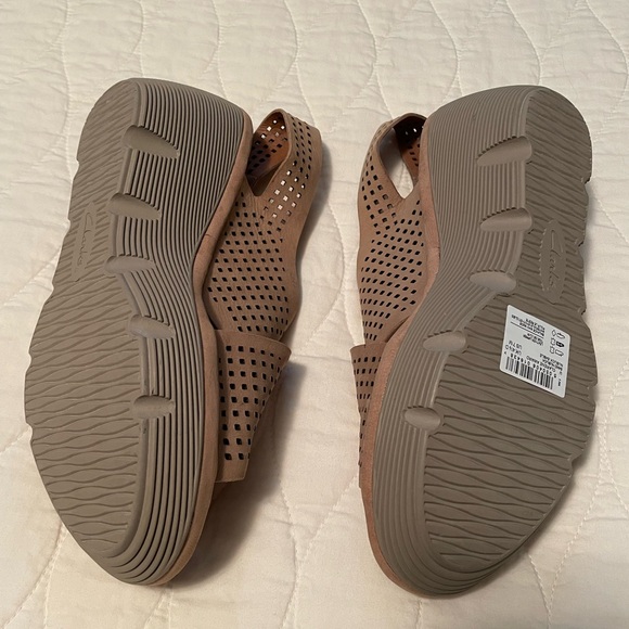 Clarks wedge sandals Size 7M - Picture 4 of 4